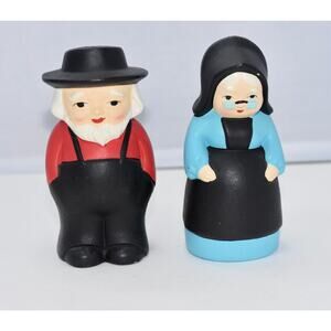 Vintage Amish Husband & Wife Farmers Hand painted Ceramic Salt & Pepper Shakers